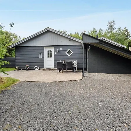 Glenna - 1-8km From The Sea By Interhome *