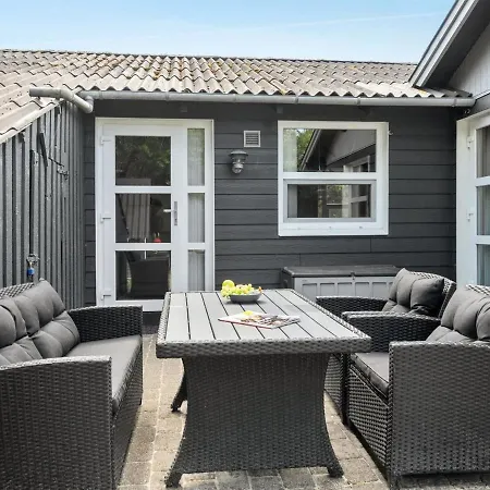 Glenna - 1-8km From The Sea By Interhome