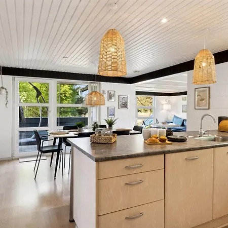 Glenna - 1-8km From The Sea By Interhome *